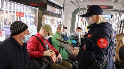 За год в транспорте Москвы выявили более 400 тысяч нарушений масочно-перчаточного режима