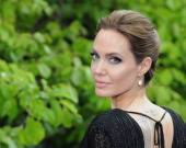 Анджелина Джоли показала свои тату не смотря на возраст