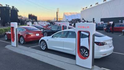 Продажи автомобилей Tesla за биткоины приостановлены