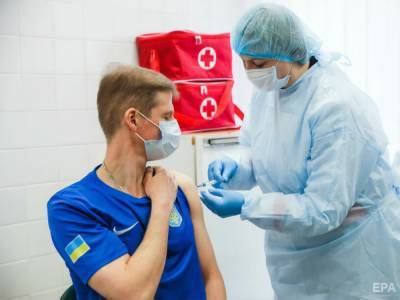 В Украине от коронавирусной инфекции привили более 900 тыс. человек