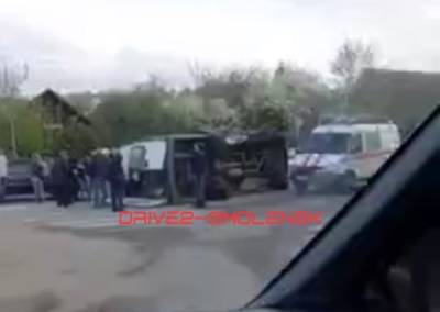 В Сеть выложили видео с места аварии в Смоленске, из-за которой пассажиры маршрутки оказались в больнице
