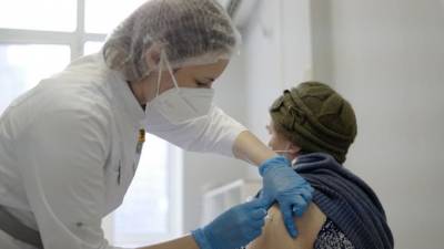 На вакцинацию от COVID-19 через "Госуслуги" записались больше миллиона россиян