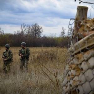 Позиции украинских военных за сутки обстреляли восемь раз
