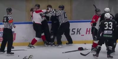 Трактор Нефтяник видео массовой драки хоккеистов в матче ЮХЛ - ТЕЛЕГРАФ