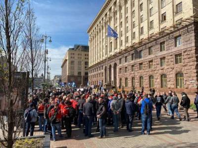 В Киеве из-за гибели велосипедистки начались протесты (ВИДЕО)