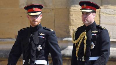 Принцы Уильям и Гарри продолжают враждовать после похорон супруга Елизаветы II