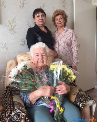 Жительница Долинска Александра Амелина отметила 90-летие