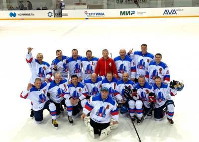 Липецкие ветераны хоккея в Сочи не проиграли никому, но остались пятыми