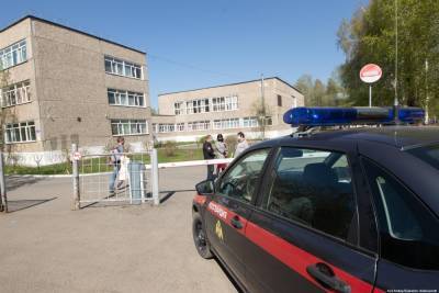 «Должны приехать за пять минут»: школы Томска проверили на безопасность после трагедии в Казани