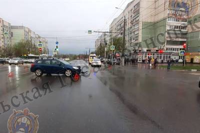 В Туле на улице Ложевой при столкновении двух легковушек погиб пешеход