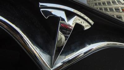 Полиция США остановила Tesla без водителя за рулем