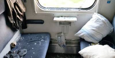 Пассажир раскурочил купе поезда 49 Киев – Трускавец, он задержан - фото - ТЕЛЕГРАФ
