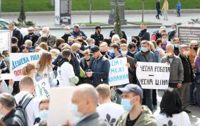 Под Киевсоветом митингуют транспортники: требуют повысить проезд до 25 грн