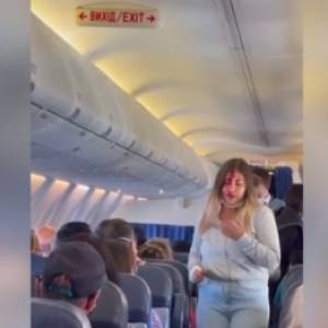 Между пассажирами самолета, который летел из Турции в Запорожье, произошла драка. Видео