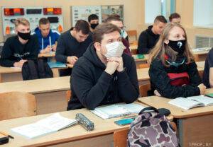 Масочный режим и дистанция: как в Беларуси пройдут экзамены и выпускные вечера?