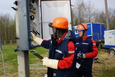 Специалисты Смоленскэнерго совершенствуют мастерство грамотного и безопасного проведения работ на энергообъектах