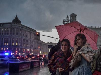 «Желтый» уровень погодной опасности объявили в Москве из-за грозы и ветра