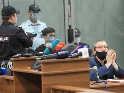Директор казанской школы, где были убиты дети, объяснила причины отсутствия охраны