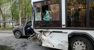 В Свердловской области опрокинулся автобус - шесть человек пострадали