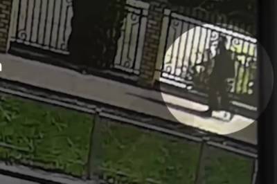 Городская система видеонаблюдения не распознала идущего с винтовкой казанского стрелка