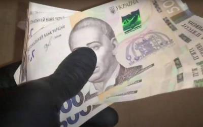 Нацбанк бьет тревогу: Украину наводняют фальшивые деньги, названы самые опасные купюры