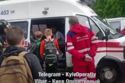 В Киеве вспыхнул серьезный пожар в школе: на место примчались "скорые"