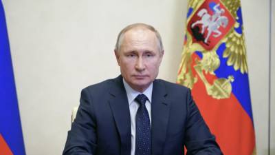 Путин назвал действия сотрудников школы в Казани героическими