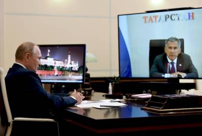 Путин просит Минниханова изучить нужды семей погибших и пострадавших в казанской школе
