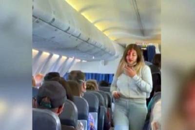Пассажирки рейса самолета из Турции в Украину устроили драку