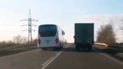 Новости на "России 24". Пользователи соцсетей помогли привлечь к ответственности водителя автобуса в Ангарске