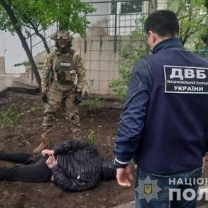 В Донецкой области экс-полицейского поймали на торговле оружием. Фото. Видео