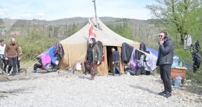 Противники строительства Намахвани ГЭС ставят палатки в ущелье реки Риони