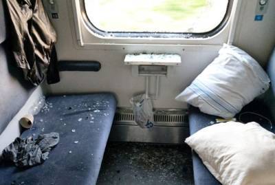 "Халк подрался с дементорами": пассажир разгромил купе в поезде на Трускавец