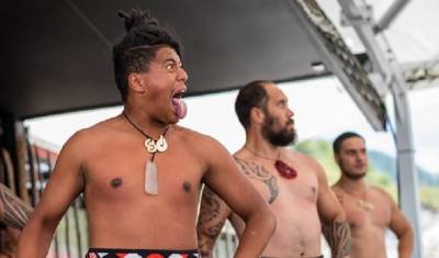 Новозеландский депутат был выдворен с заседания за исполнение ритуального танца