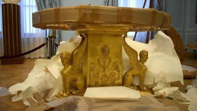 В Тверском императорском дворце можно увидеть стол Наполеона после реставрации