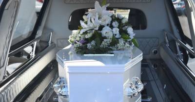 Арендовала гроб и пригласила родных: в Доминикане женщина устроила репетицию своих похорон
