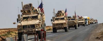 Российские военнослужащие заблокировали и завернули колонну армии США в Сирии