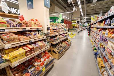 Снижение стоимости отдельных категорий продуктов спрогнозировал директор псковского гипермаркета