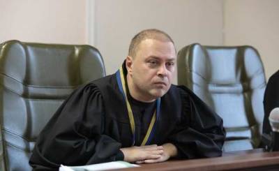 Очень "бедный" и скандальный: что известно о судье, который решает судьбу Медведчука
