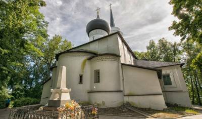 На территории Святогорского монастыря под Псковом отреставрируют могилу Пушкина