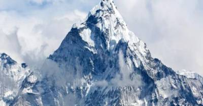 На Эвересте впервые в этом сезоне погибли альпинисты - dsnews.ua - Швейцария