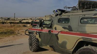 Военная полиция РФ заблокировала колонну американских войск в Сирии