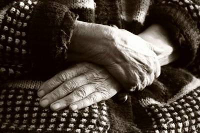 90-летнюю черкасскую бабушку, которая хотела утопиться, заберут в приют