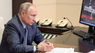«Были готовы защищать своих учеников»: Путин предложил наградить учителей и сотрудников казанской гимназии №175