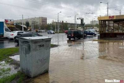 На месте мемориала убитому демонстранту Тарайковскому в Минске поставили мусорный контейнер