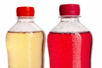 Ученые: Сладкие газированные напитки увеличивают угрозу возникновения раннего колоректального рака у женщин