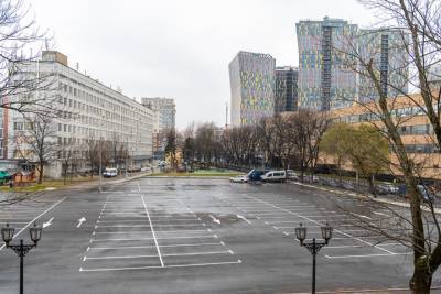Парковка около станции метро «Сходненская» в Москве стала перехватывающей