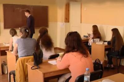 Украинские школьники в июне будут учиться: кого это коснется