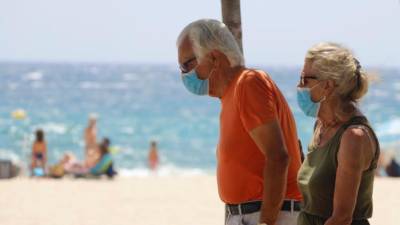 Германия открывает пляжи, но заставляет отдыхающих носить маски