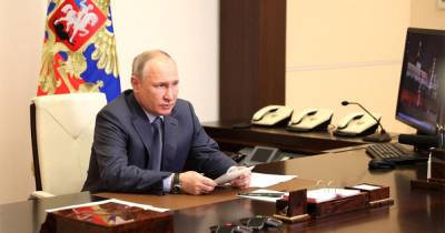 Путин призвал "пошире" посмотреть на помощь пострадавшим в Казани